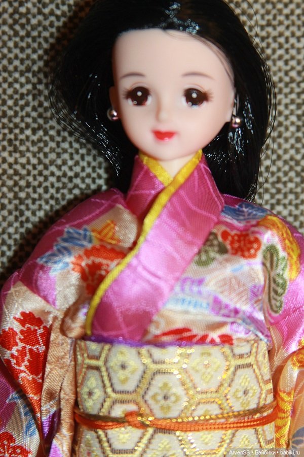 Мисс Дженни (выпуск Хэйан 2001 года) в винтажном кимоно Такара (фото 5)