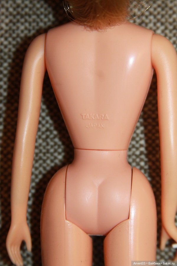 Винтажная Дженни с интересной прической (фото 9)