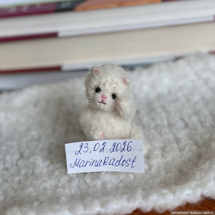 Белый пушистый котёнок. Друг для куклы (фото 8)