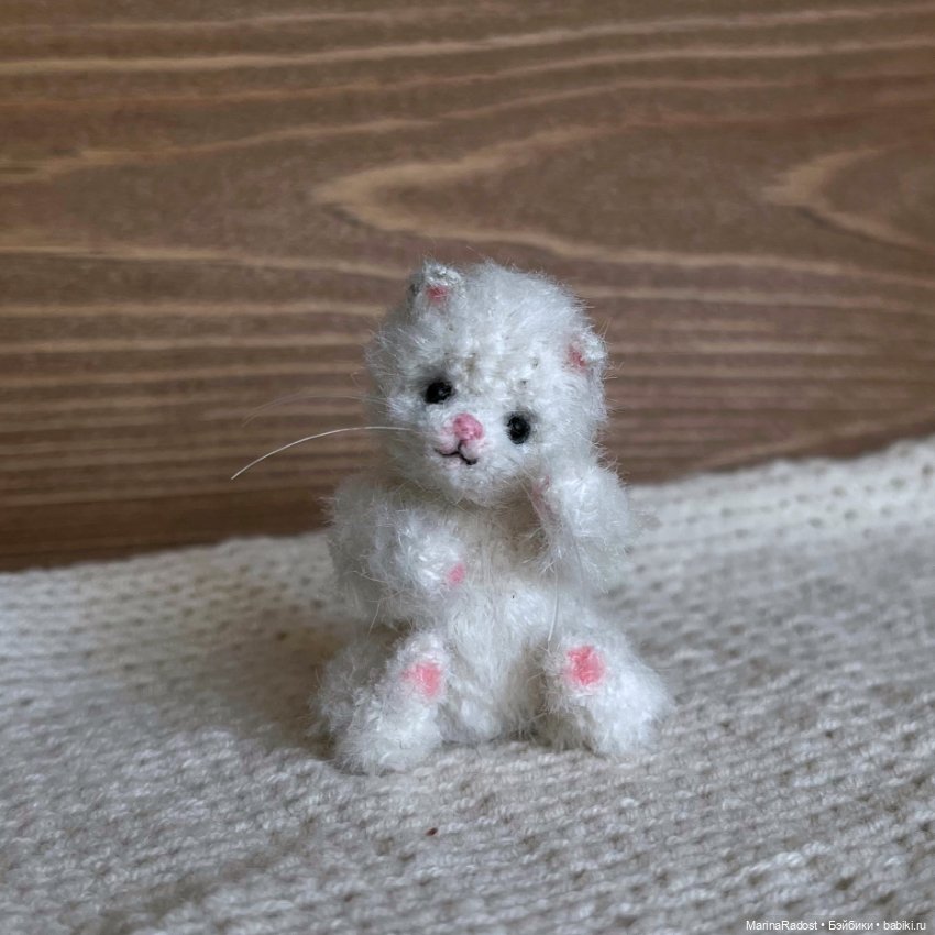 Белый пушистый котёнок. Друг для куклы (фото 3)