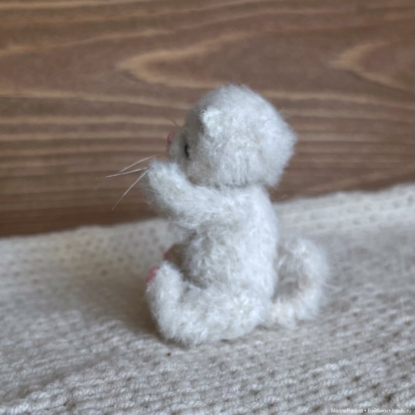 Белый пушистый котёнок. Друг для куклы (фото 2)