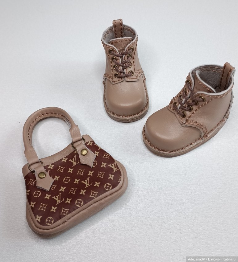 Ботинки и сумочка "Луи Виттон" для Паола Рейна