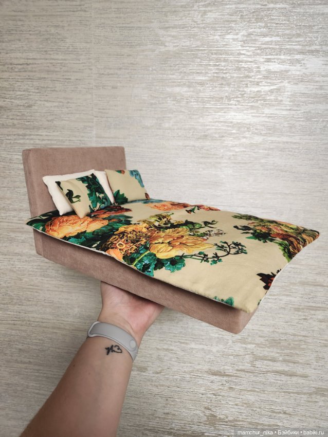 Кровать 1/6 для барби и подобных (фото 3)