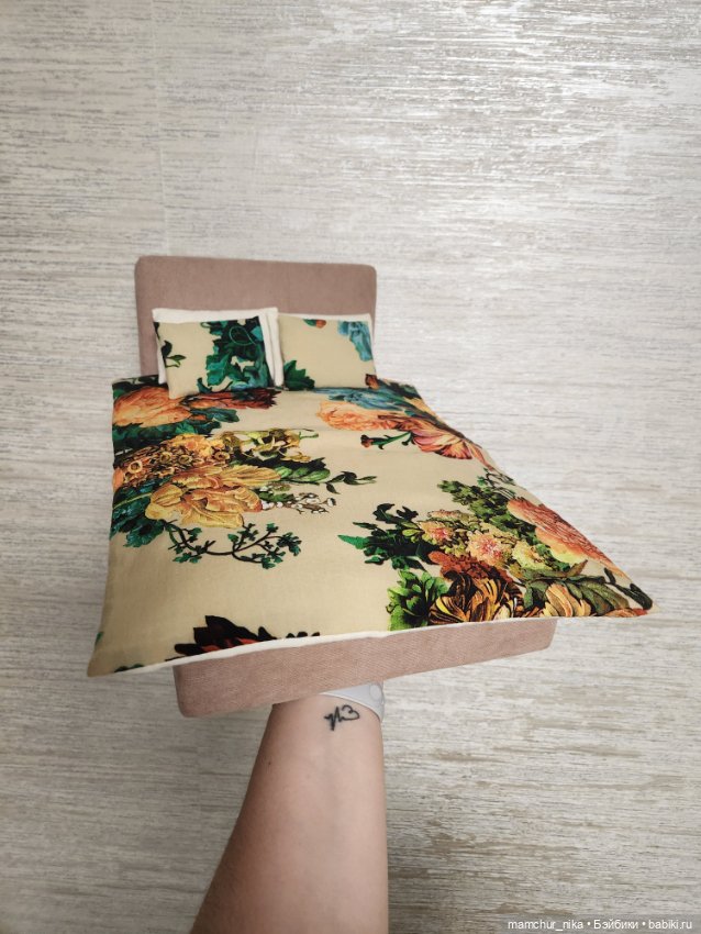 Кровать 1/6 для барби и подобных (фото 2)