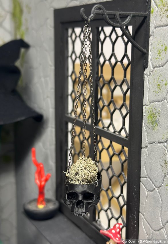 Череп Кашпо на цепях 1/6 — Миниатюра для кукол (фото 2)