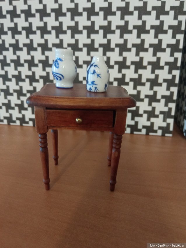 Прикроватная тумбочка для кукольного интерьера (фото 2)