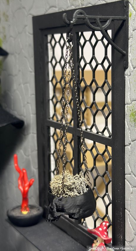 Череп Кашпо на цепях 1/6 — Миниатюра для кукол (фото 3)