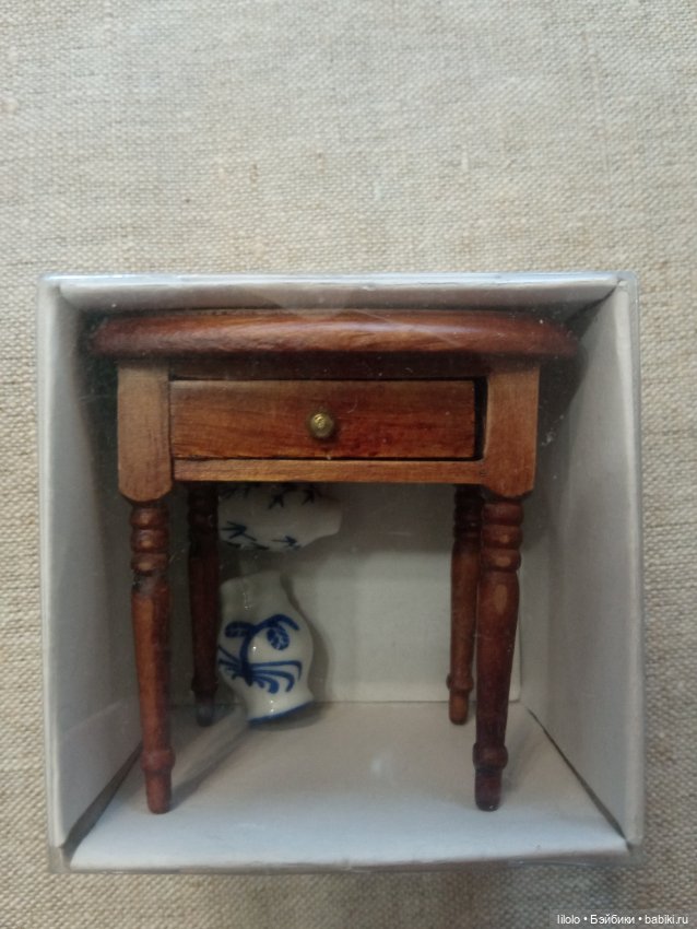 Прикроватная тумбочка для кукольного интерьера
