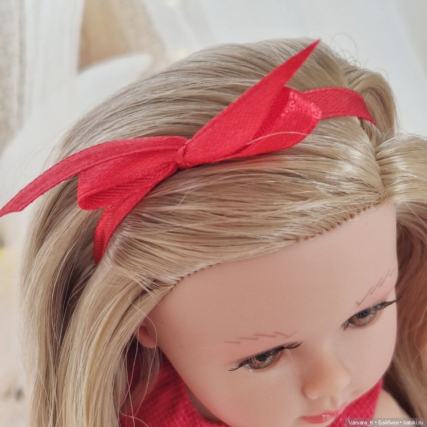 Кукла Llorens в красном бальном платье, прямые светлые волосы, ореховые глаза, 31 см