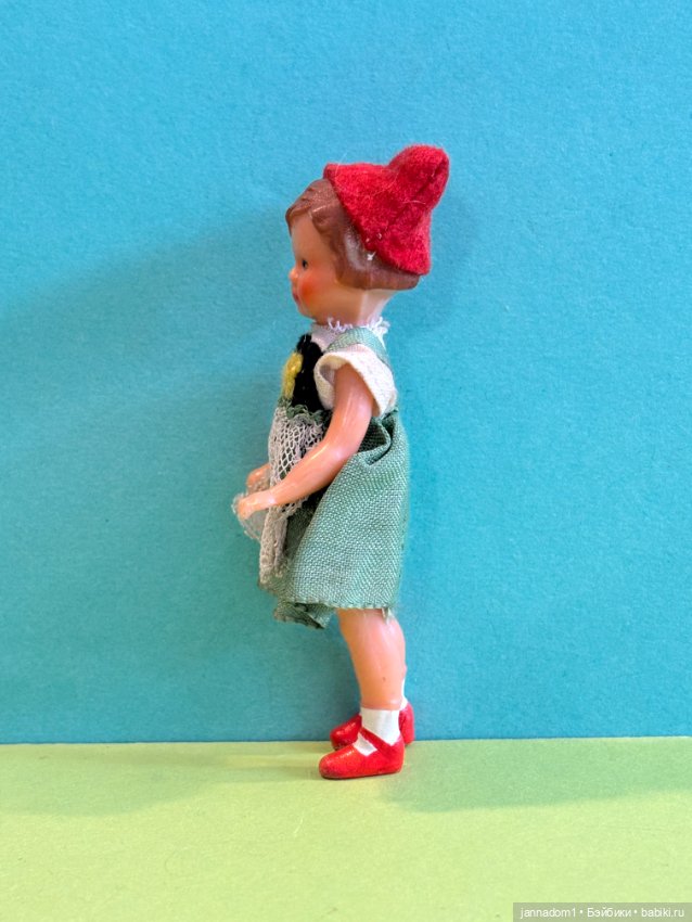 Куколка из колкого пластика Ari, родной аутфит, высота 10 см (фото 5)