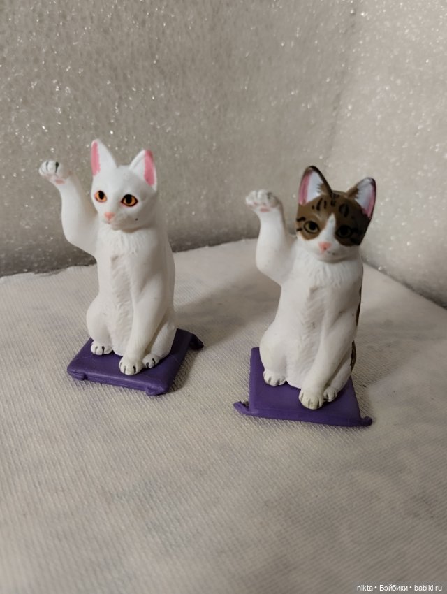 Пара котиков. Литая резина