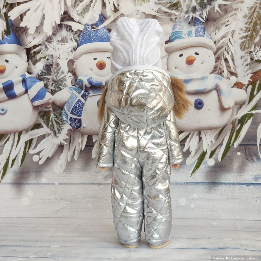 Комплект с комбинезоном для куклы "Подружка" Paola Reina, 32 см (фото 3)