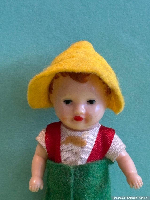 Куколка из колкого пластика Ari, родной аутфит, высота 9 см (фото 2)