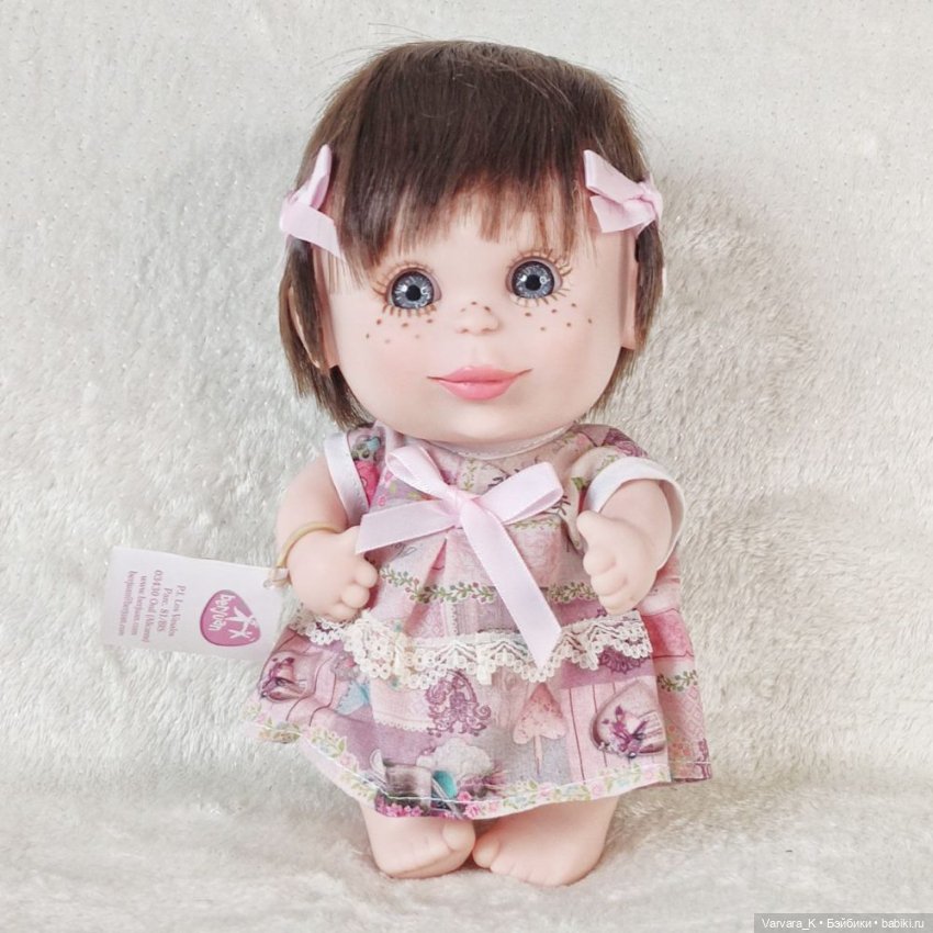 Пупс Berjuan PECOSETE брюнетка, 20 см