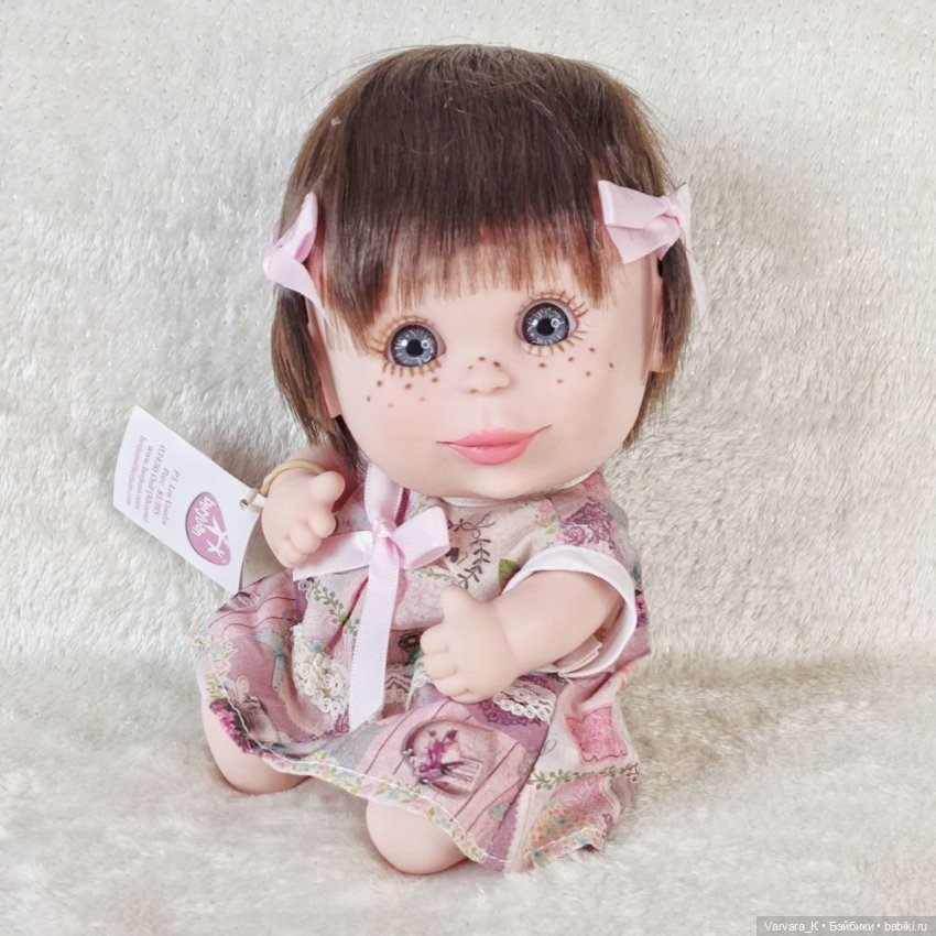 Пупс Berjuan PECOSETE брюнетка, 20 см (фото 3)