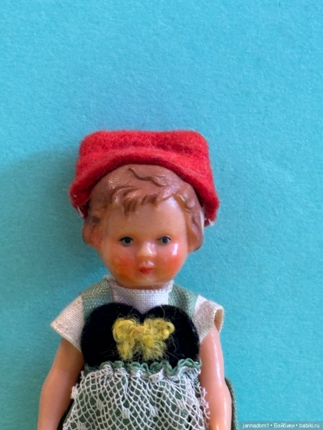 Куколка из колкого пластика Ari, родной аутфит, высота 10 см (фото 2)