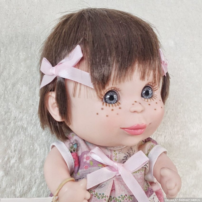 Пупс Berjuan PECOSETE брюнетка, 20 см (фото 4)