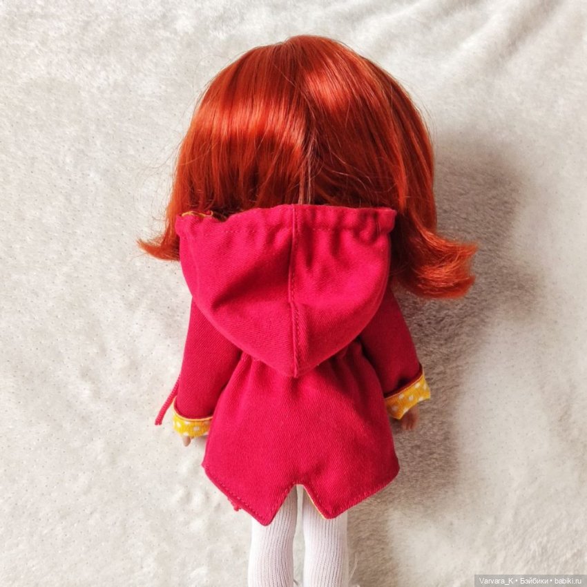 Куртка - парка красно/желтая для куклы Paola Reina, 32 см (фото 4)