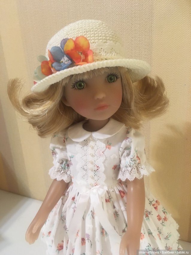 Руби Рэд 28 см (дримик) платье со шляпкой (фото 7)