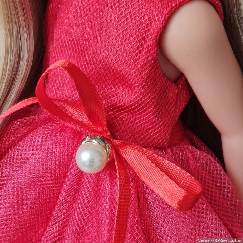 Кукла Llorens в красном бальном платье, прямые светлые волосы, ореховые глаза, 31 см