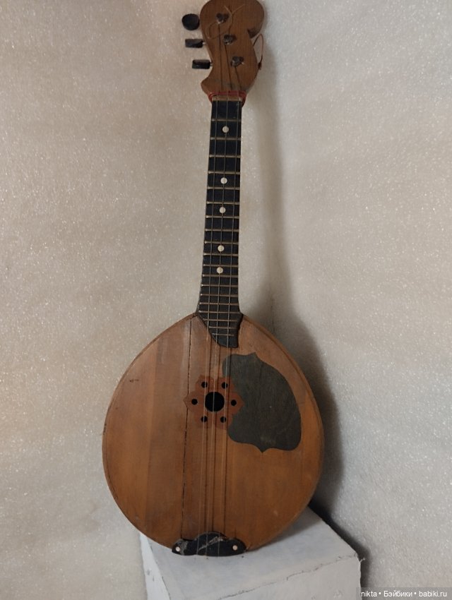 Маленькая домра для больших кукол