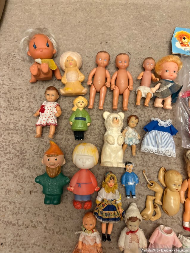 Небольшие винтажные куколки и пупсы