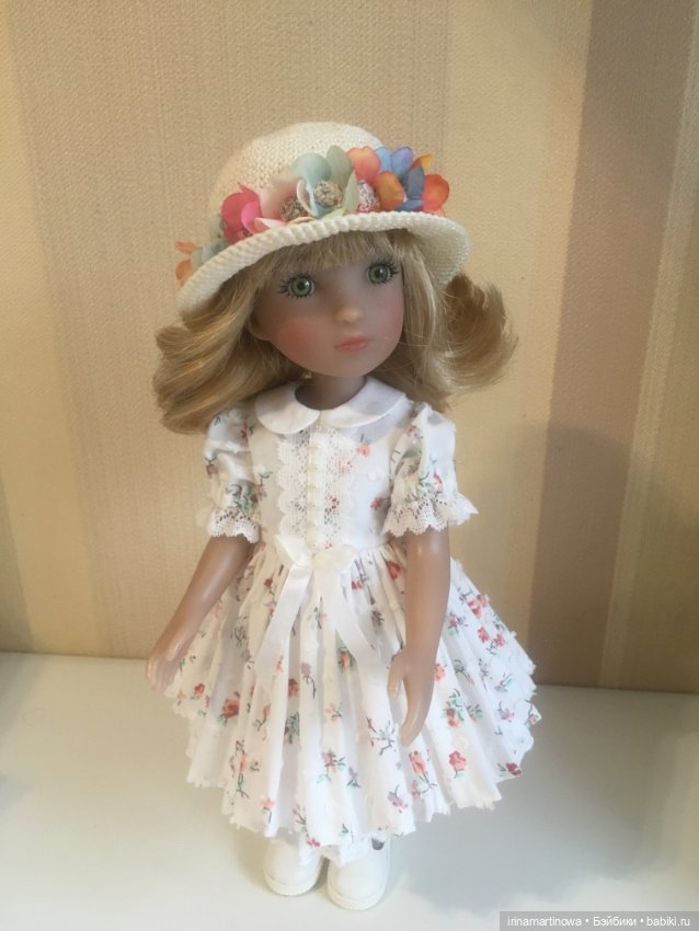 Руби Рэд 28 см (дримик) платье со шляпкой (фото 8)