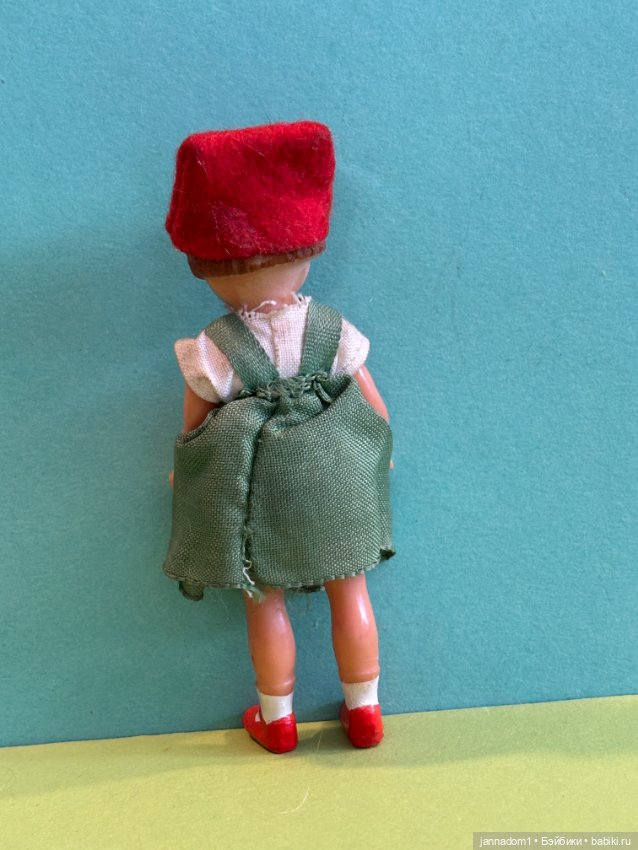 Куколка из колкого пластика Ari, родной аутфит, высота 10 см (фото 3)