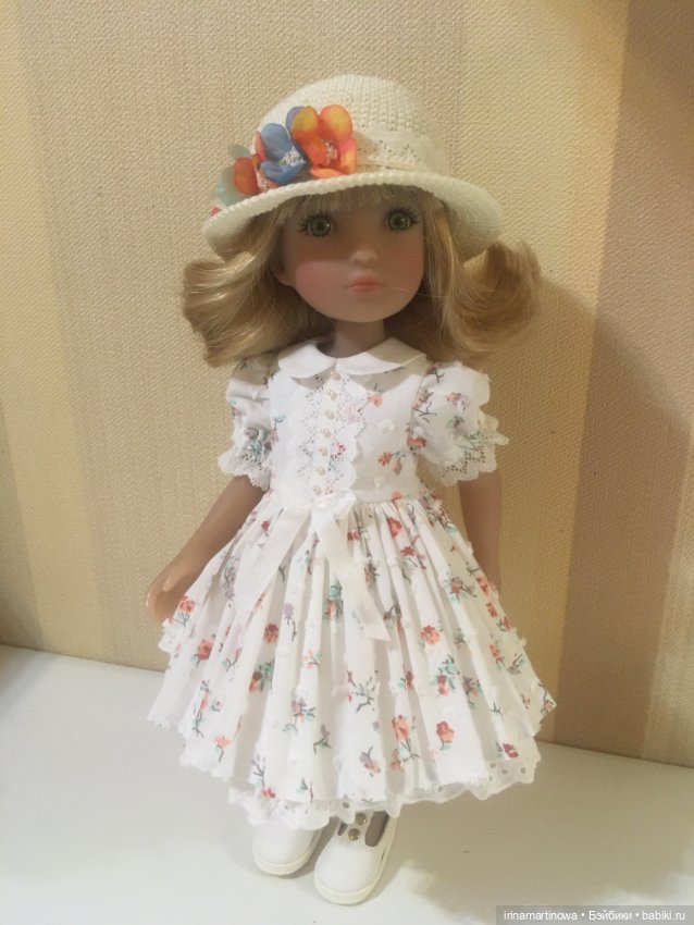 Руби Рэд 28 см (дримик) платье со шляпкой