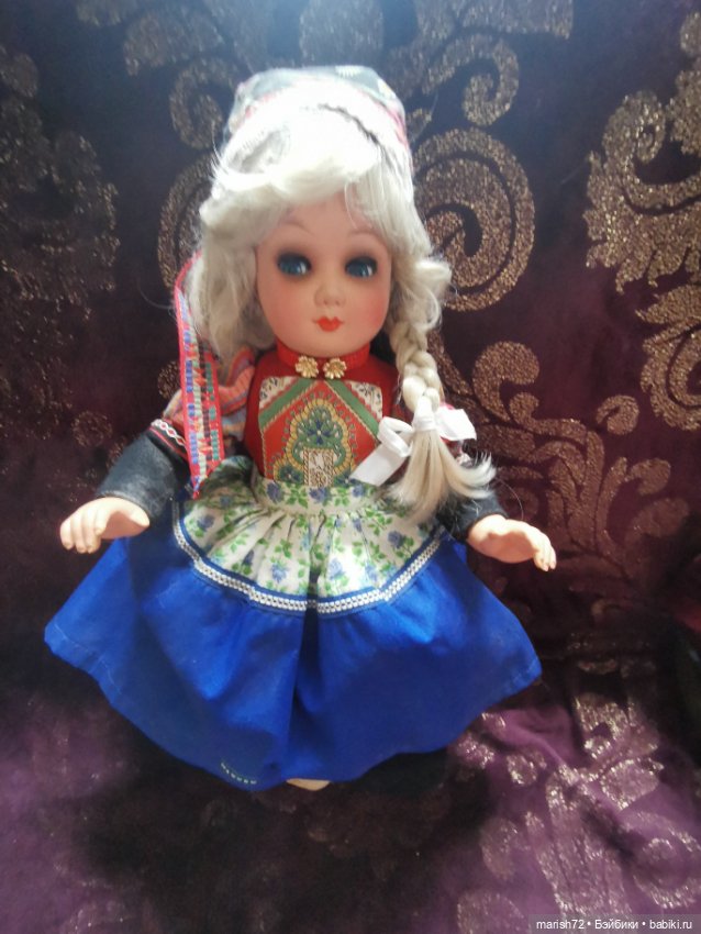 Красивая старинная кукла флиртушка