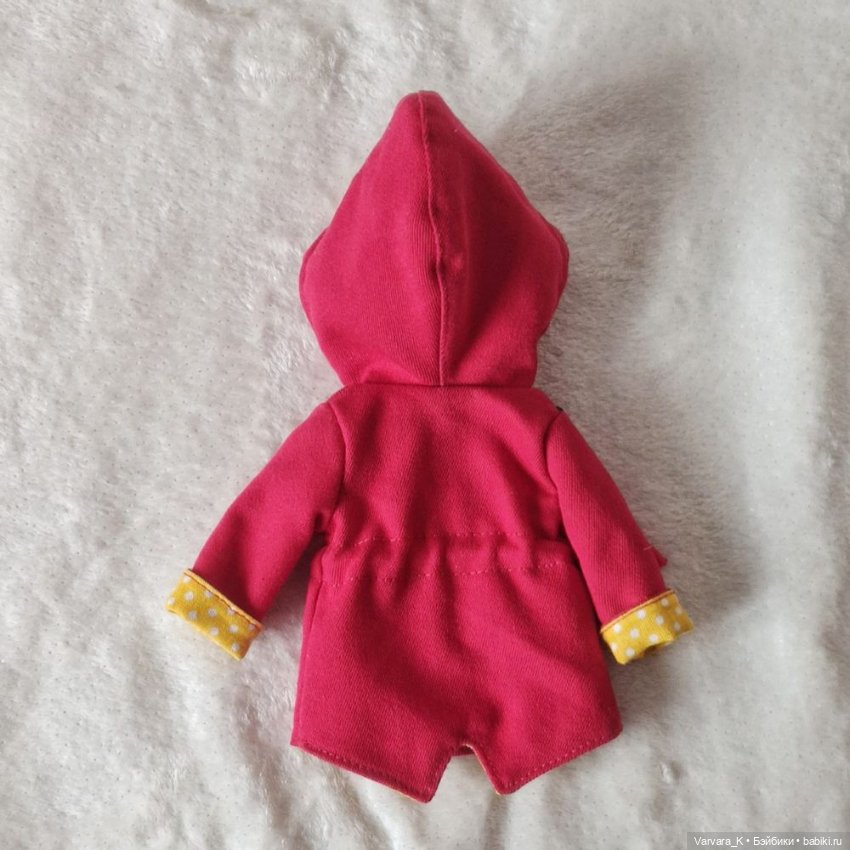 Куртка - парка красно/желтая для куклы Paola Reina, 32 см (фото 5)