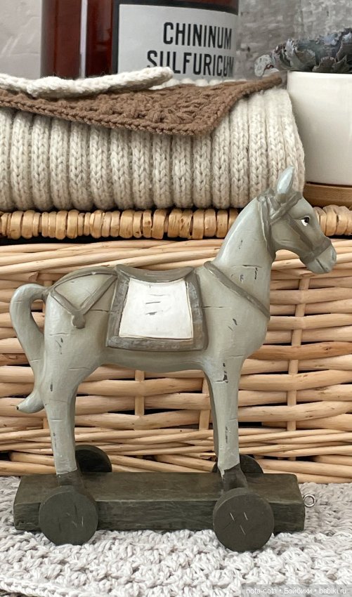 Винтажная лошадка на колесиках (фото 2)