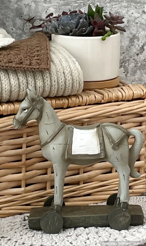 Винтажная лошадка на колесиках (фото 3)