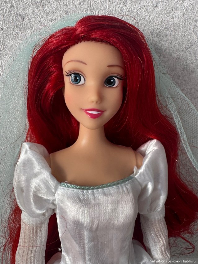 Ариэль в свадебном платье