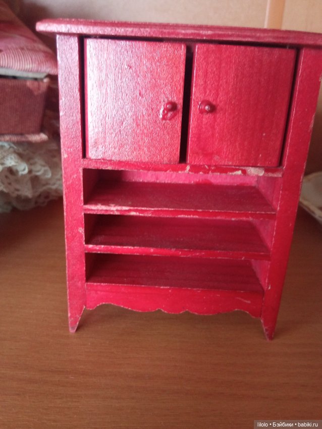 Винтажный шкафчик для кукольного интерьера (фото 2)