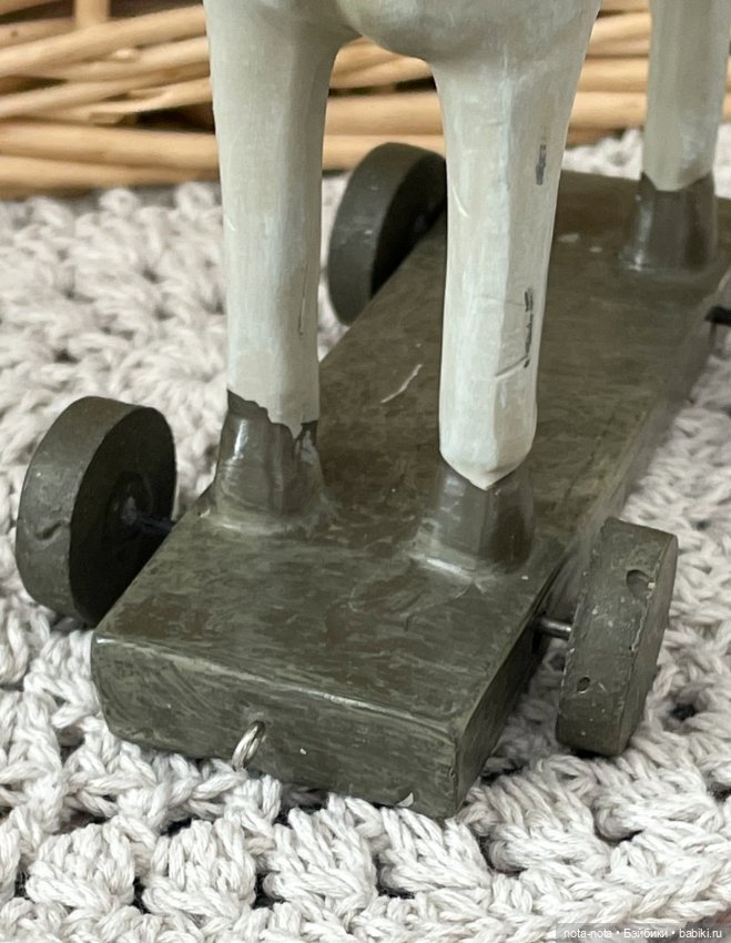 Винтажная лошадка на колесиках (фото 4)