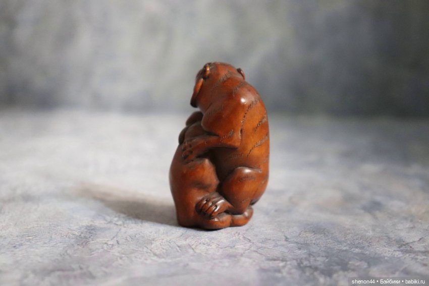 Нэцкэ "Тигр на скале". Винтаж