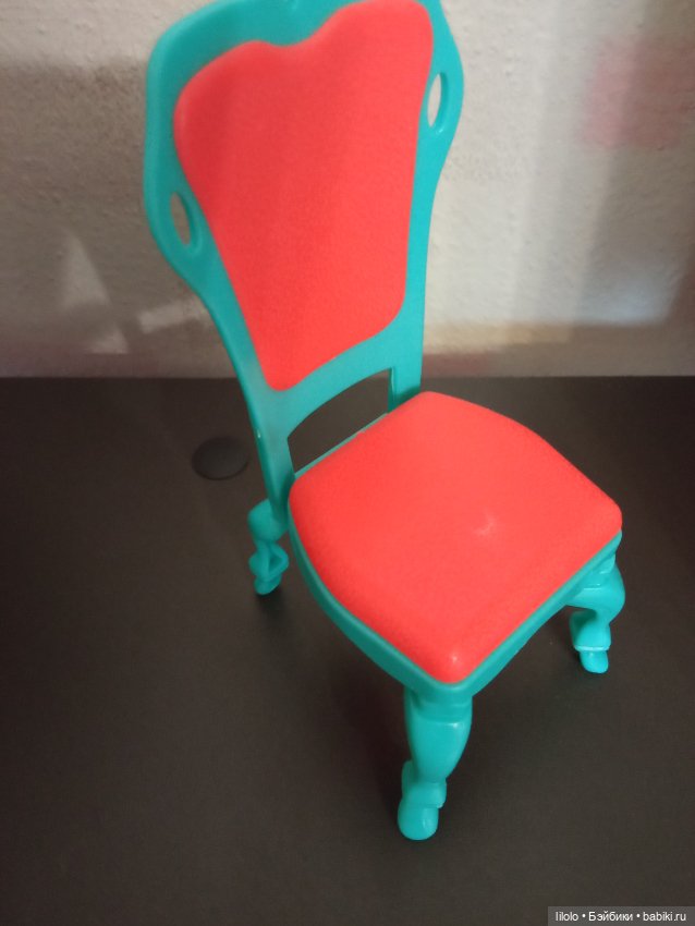 Лот из двух стульчиков для ваших любимок