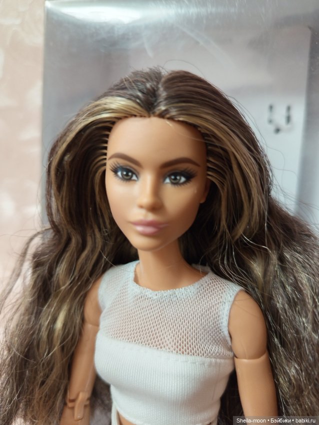 Barbie Looks Lina — Игровые куклы (фото 4)