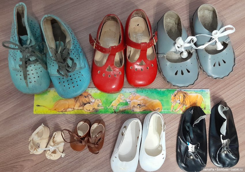 Лот обуви для кукол и мишек