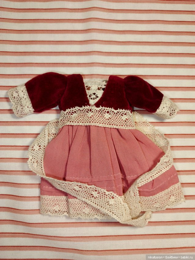 Платье на антикварную или винтажную куклу рост 16 см