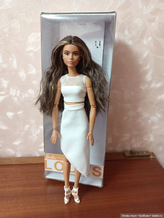 Barbie Looks Lina — Игровые куклы (фото 2)