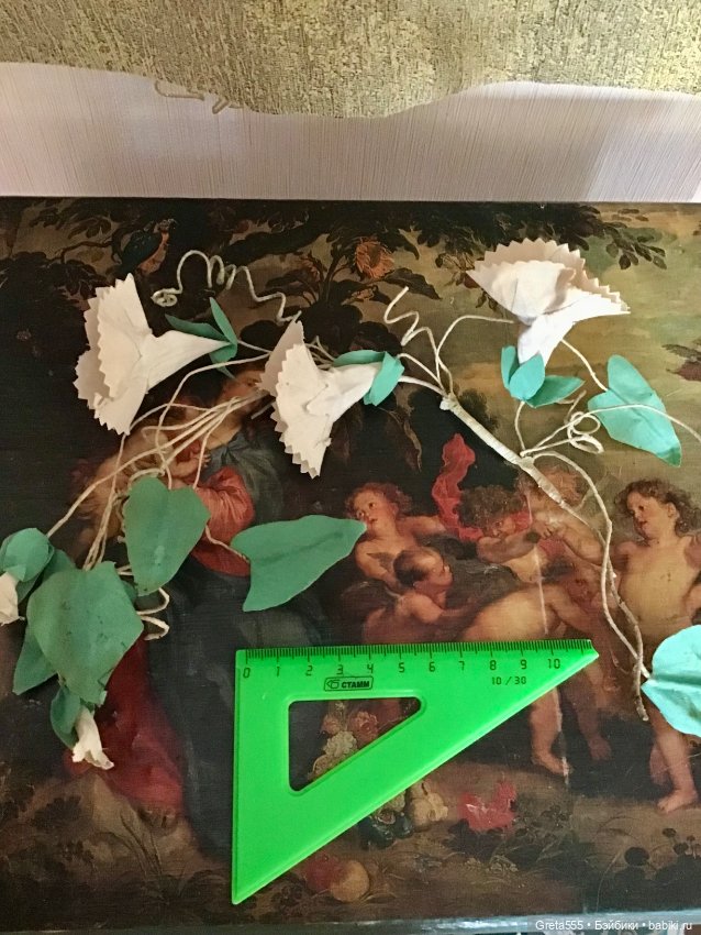 Старинная большая бутоньерка в виде веточки вьюнка