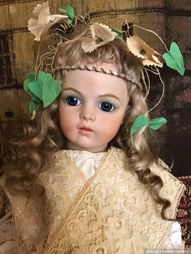 Старинная большая бутоньерка в виде веточки вьюнка