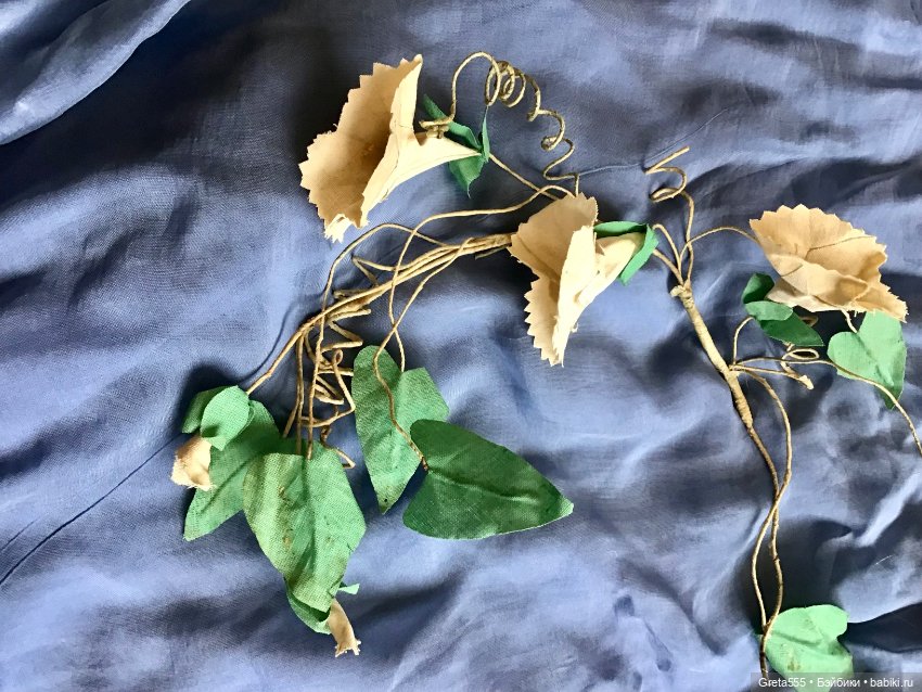 Старинная большая бутоньерка в виде веточки вьюнка (фото 4)