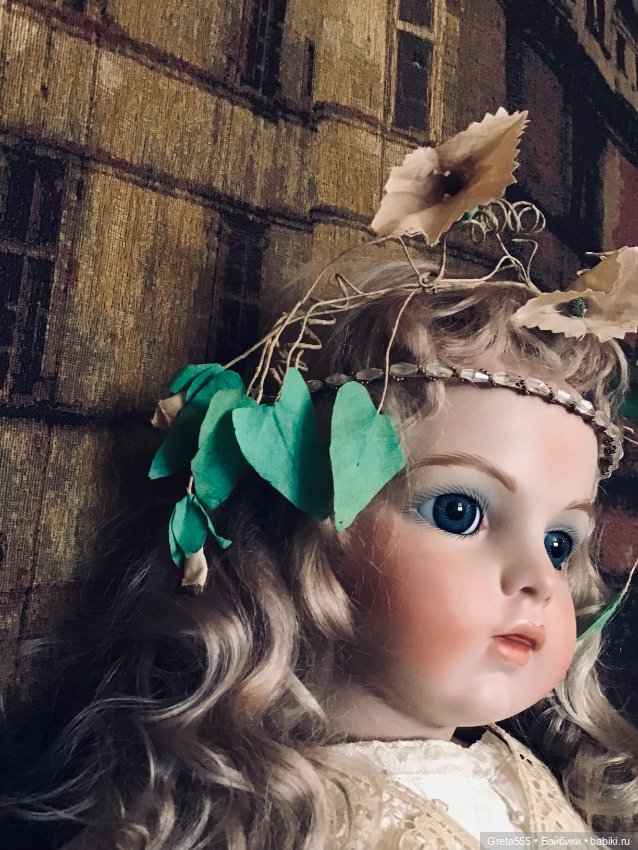 Старинная большая бутоньерка в виде веточки вьюнка