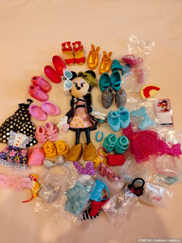 Минни Маус с огромным набором