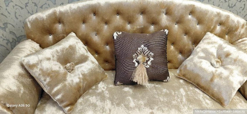 Мебель бархатный диван для кукол Паола, Рейна, Блайз, Барби 1:6 (фото 5)