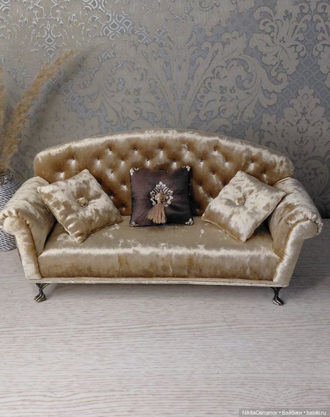 Мебель бархатный диван для кукол Паола, Рейна, Блайз, Барби 1:6