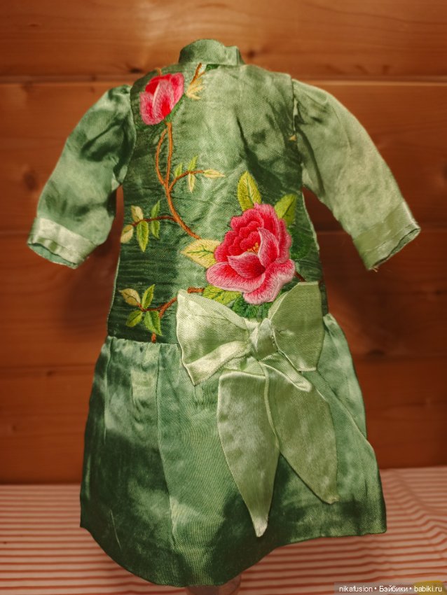 Платье шёлк на антикварную или винтажную куклу